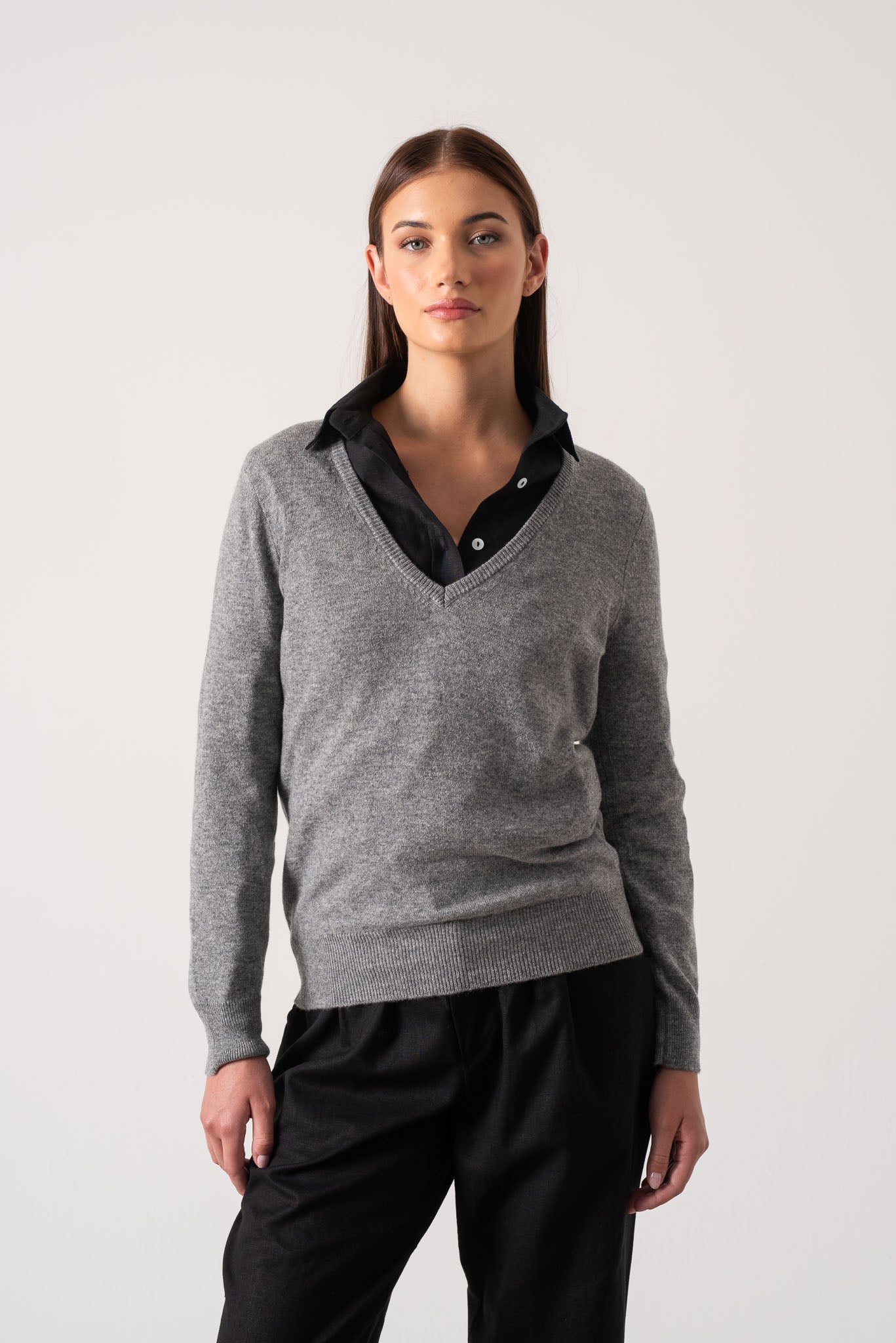 Essenza V-Neck Cashmere Sweater Mélange Grey Luxmii