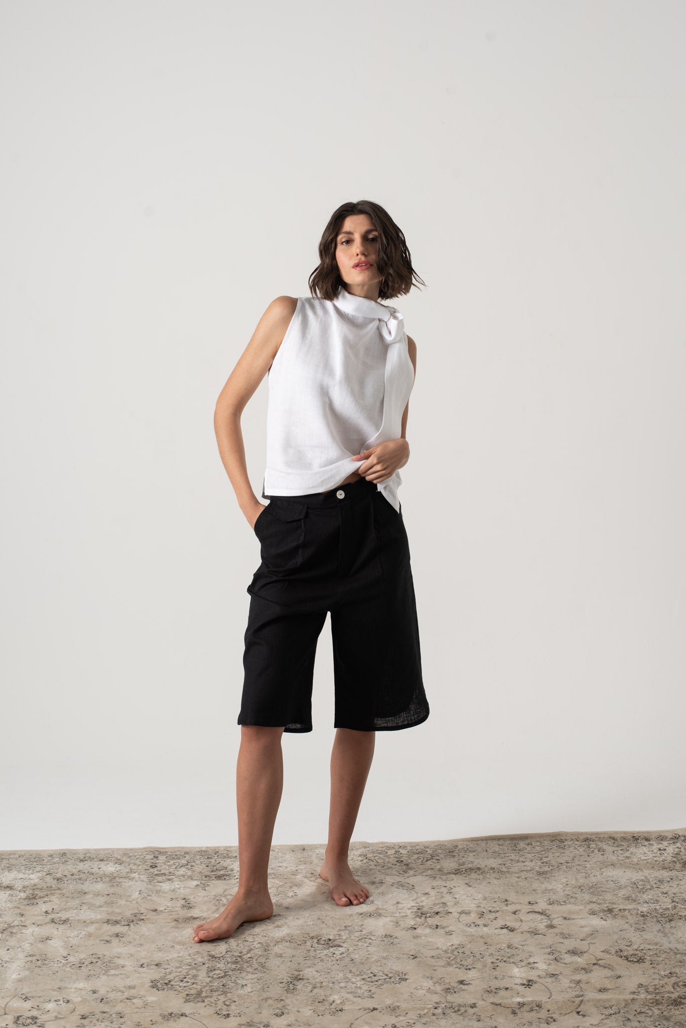 Jager Bermuda Linen Shorts Black Luxmii