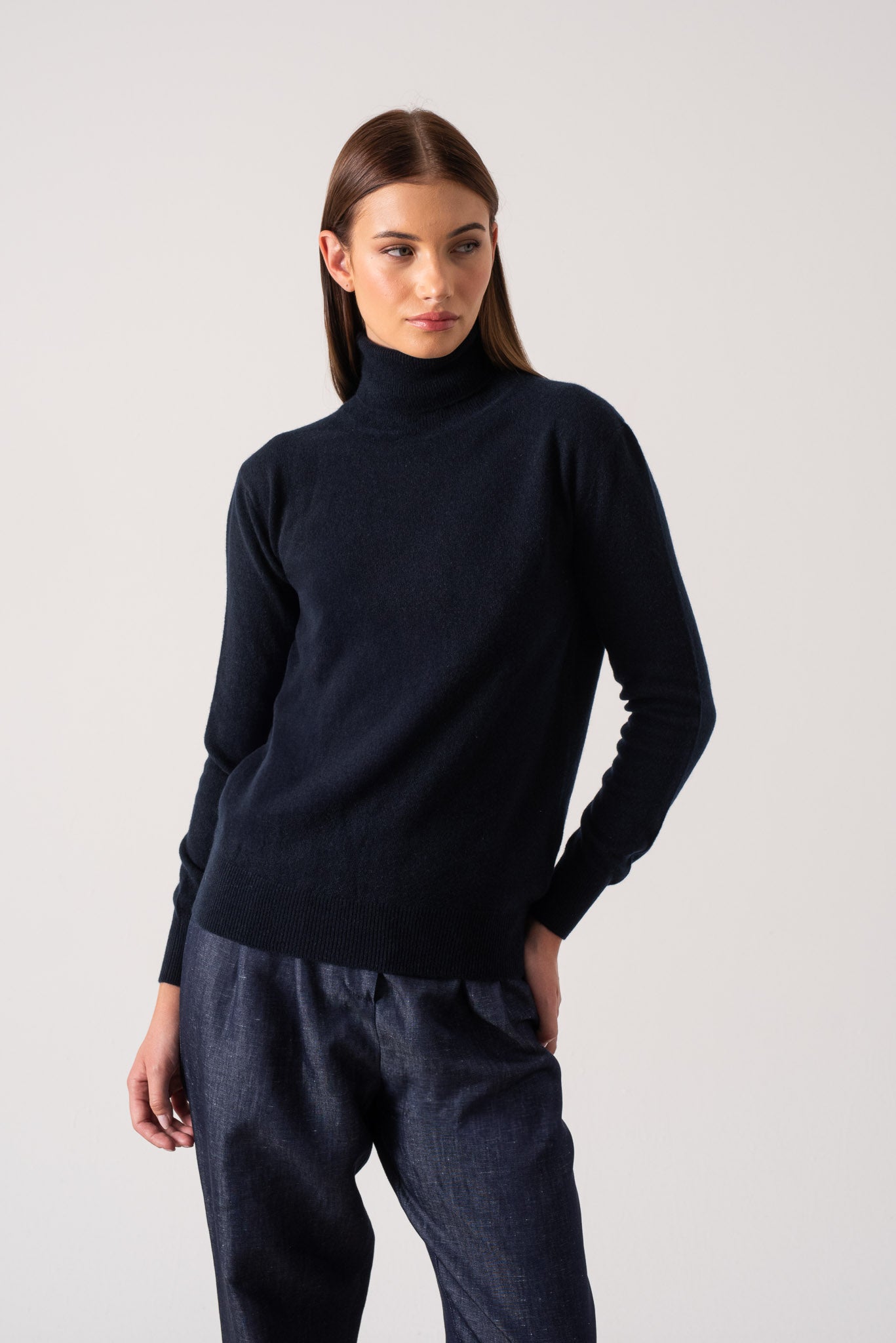 Ombra Cashmere Turtleneck Sweater Navy Luxmii