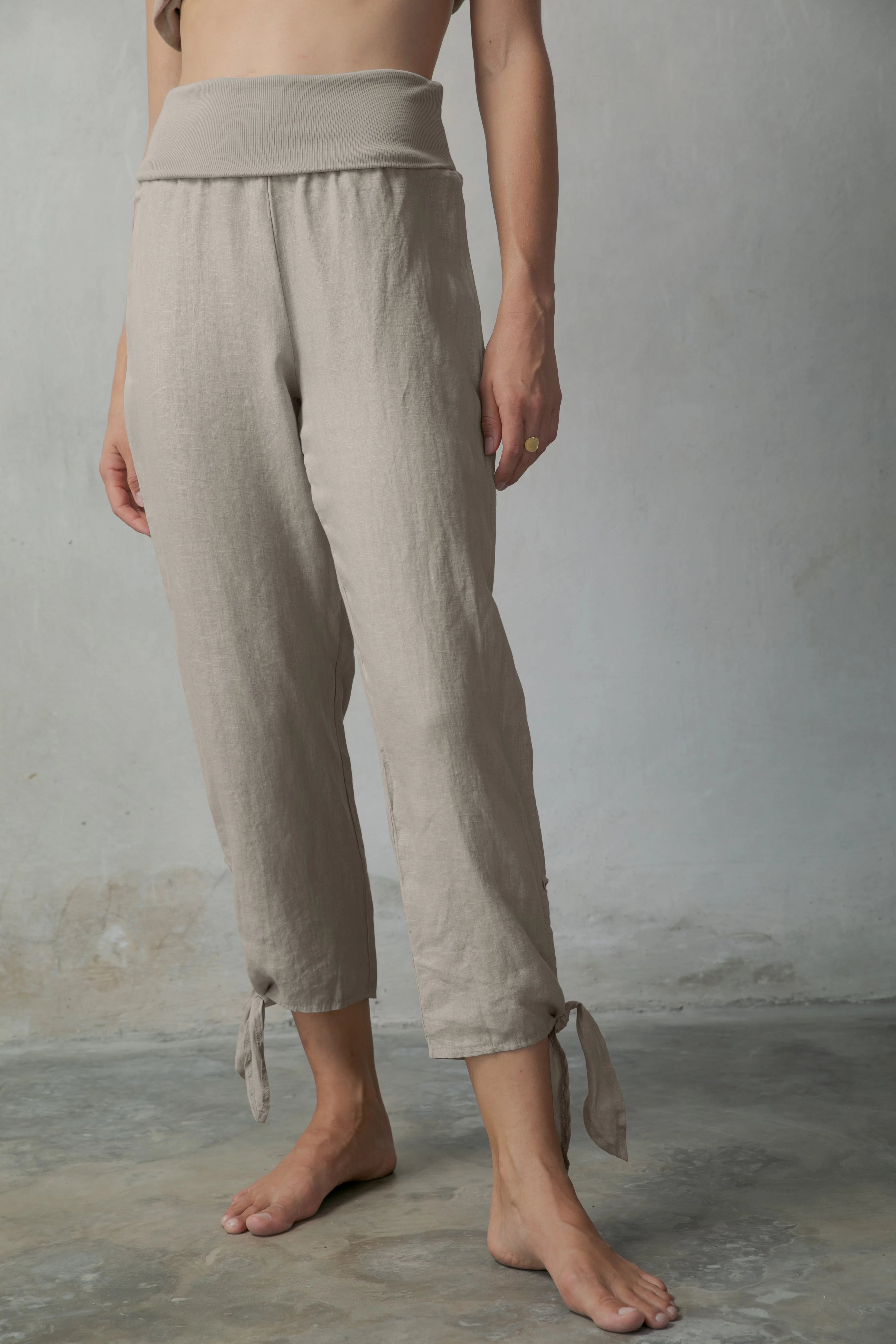 Relaxed Pallocino Top + Tie-Knot Capri Pants Oatmeal Luxmii