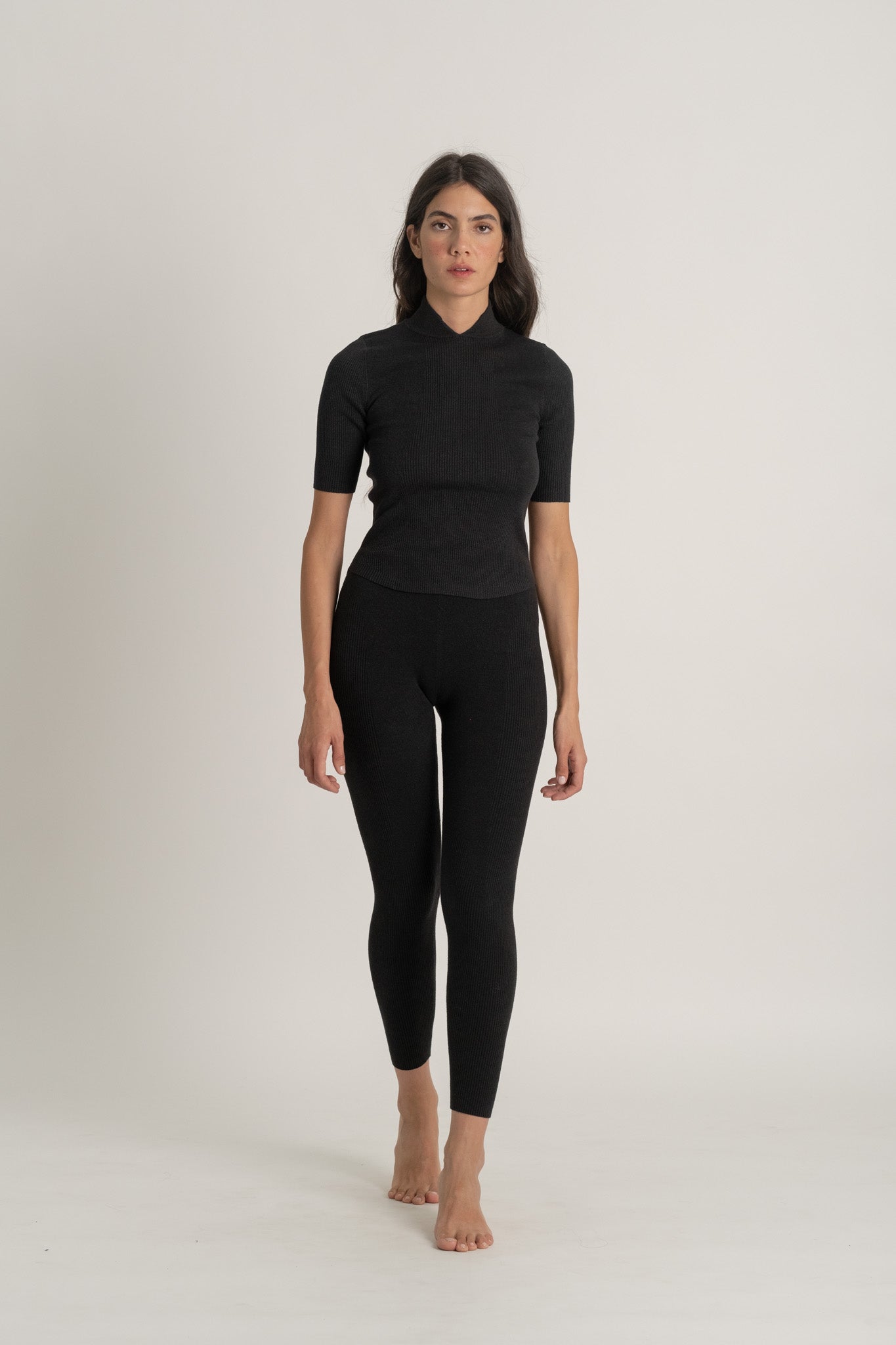 Ribbed Linen Entonnoir Top in Black Luxmii